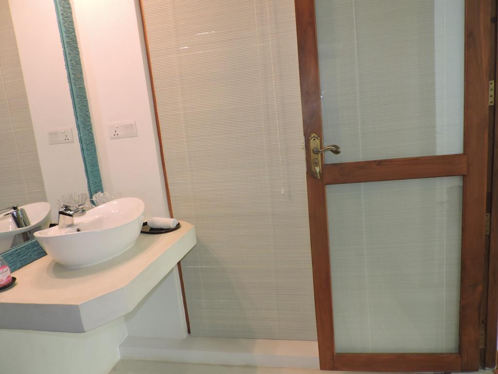 Binnacle Negombo Exterior photo