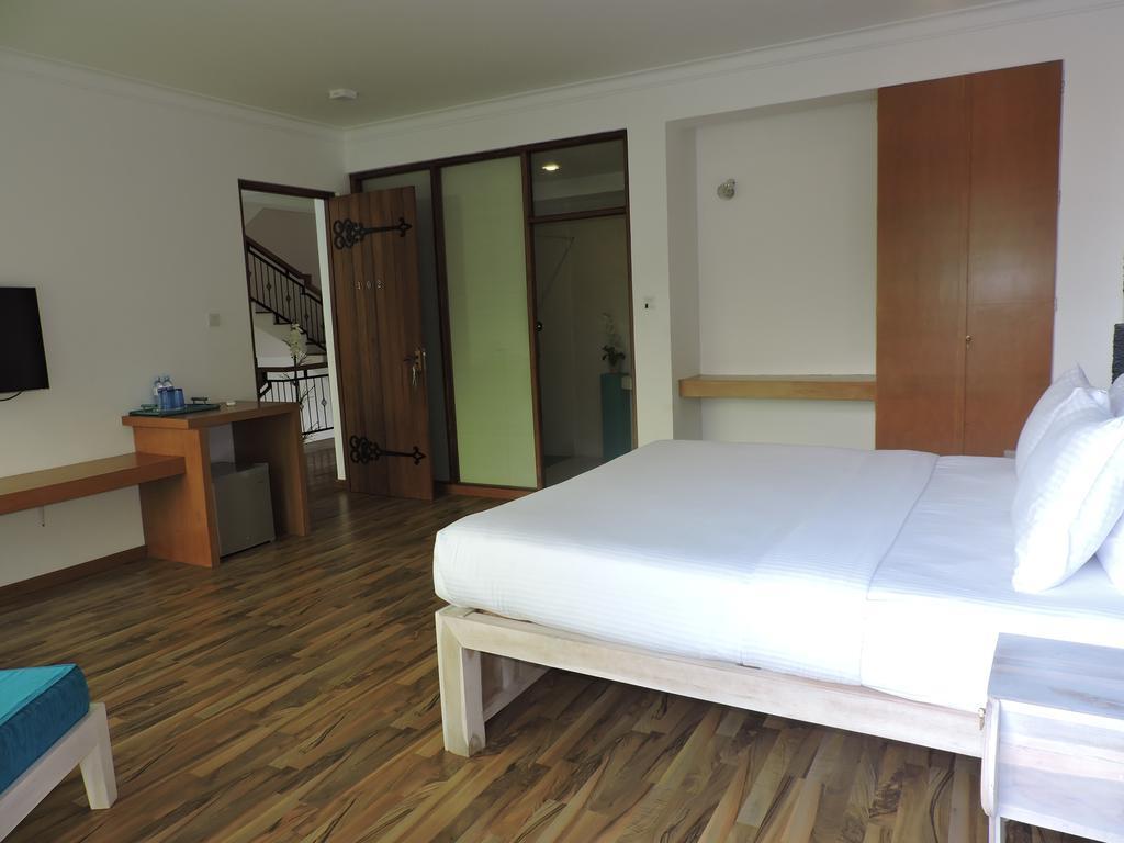 Binnacle Negombo Exterior photo